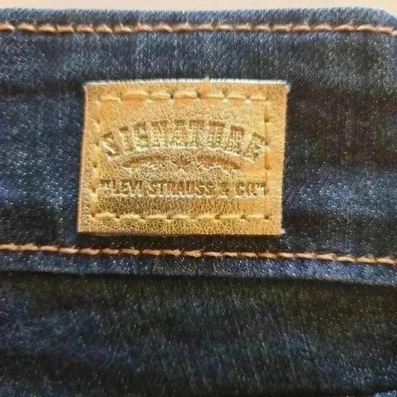 Signature Levi Strauss Totally Shaping Skinny Jeans Dark Demin Size 8 Regular - Picture 2 of 11